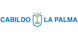 Logotipo del Cabildo La Palma que presenta texto azul a ambos lados de un símbolo verde y azul que se asemeja a una planta estilizada y un escudo.