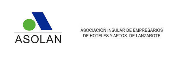 Logotipo de ASOLAN con el texto "Asociación Insular de Empresarios de Hoteles y Aptos. de Lanzarote" al lado. El logotipo presenta un círculo verde y una forma azul encima de la palabra "ASOLAN".