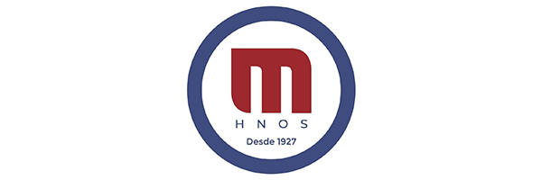 Un logotipo con una letra "M" roja dentro de un círculo azul. Debajo, el texto dice "HNOS" y "Desde 1927.