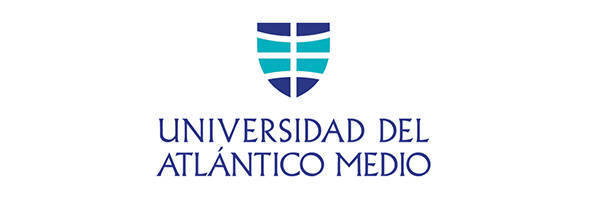 Logotipo de la Universidad del Atlántico Medio que presenta un escudo con secciones azul y verde azulado sobre el nombre de la universidad en letras mayúsculas.