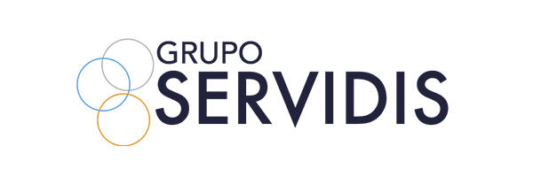 Logotipo de Grupo Servidis que presenta el nombre en negrita con tres círculos entrelazados en azul, gris y naranja a la izquierda.