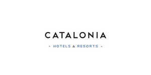 Logotipo de Cataluña Hotels & Resorts con su nombre en texto negro y el lema "Hotels & Resorts" en texto azul más pequeño debajo. ¡No te pierdas Job Dating 2023 para disfrutar de emocionantes oportunidades profesionales!