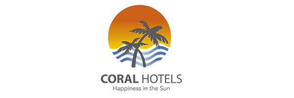 Logotipo de Coral Hotels con dos palmeras frente a un atardecer rojo y naranja con olas azules. El texto a continuación lee: "CORAL HOTELS Felicidad bajo el sol". Celebre su estadía y únase a nosotros en la Feria de Empleo 2019.