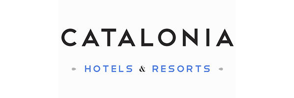 Logotipo de Cataluña Hotels & Resorts con el nombre de la empresa en texto negro y azul sobre fondo blanco, destacado en la Feria de Empleo 2019.