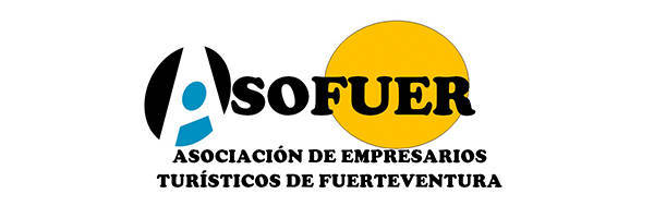 Logotipo de ASOFUER, la Asociación de Empresarios Turísticos de Fuerteventura, con texto estilizado con un círculo parcialmente negro, una figura abstracta azul y un sol amarillo, presentado en el Encuentro anual de RRHH 2018.