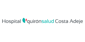 Logotipo de Hospital Quirónsalud Costa Adeje con texto en colores gris y verde azulado, con un sutil guiño a Job Dating 2023.