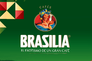 Un logotipo para Cafés Brasilia que presenta a una mujer sonriente con atuendo tradicional, sosteniendo una taza de café, con el texto "El Exotismo De Un Gran Café" debajo.