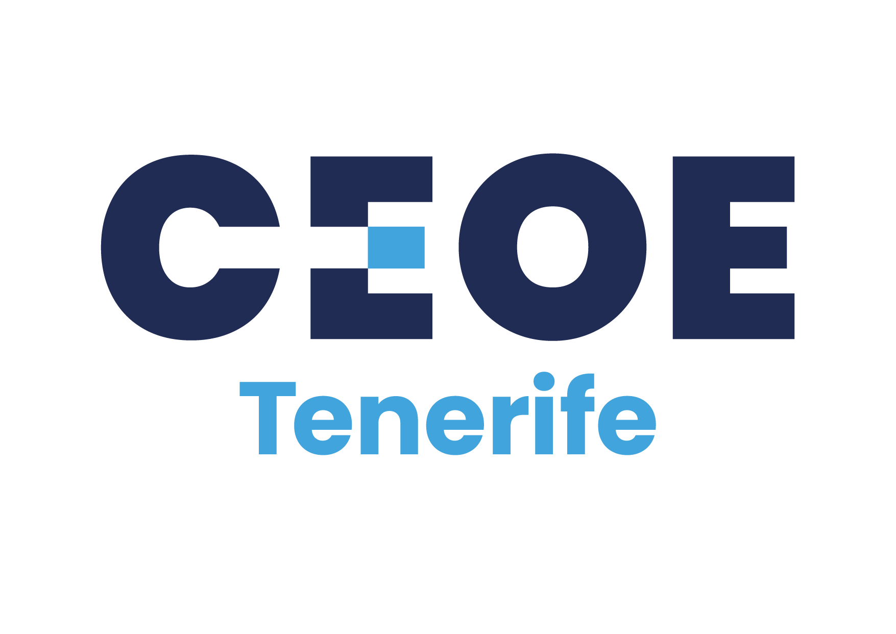 Logotipo de CEOE Tenerife con el texto "CEOE" en azul oscuro y "Tenerife" en azul claro, presentando un cuadrado celeste que fusiona la "E" y la "O" de la palabra "CEOE".