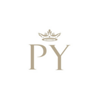 Un logotipo beige con las letras "PY" con una corona estilizada encima sobre un fondo blanco, diseñado exclusivamente para Job Dating 2022.