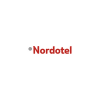 Logotipo de Nordotel con un pequeño punto gris seguido del nombre de la empresa en texto rojo sobre fondo blanco, promocionando su participación en Job Dating 2022.