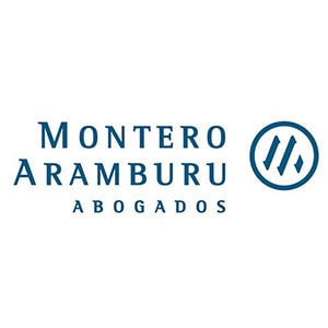 Logotipo de Montero Aramburu Abogados, con el nombre de la firma en texto azul y un emblema circular con iniciales estilizadas.