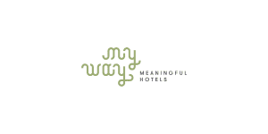 El logotipo de My Way Meaningful Hotels presenta un texto verde estilizado que dice "my way" y el lema "Meaningful Hotels" en un texto negro más pequeño, promocionando Job Dating 2023.