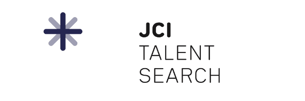 Logotipo para la Búsqueda de Talentos de la JCI que presenta una estrella de seis puntas en tonos de azul a la izquierda y el texto "JCI Talent" a la derecha, enfatizando el valor de las personas.