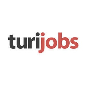 Logotipo de Turijobs, donde "turi" está en negro y "jobs" en rojo, todo en letras minúsculas. Esta plataforma está destacadamente vinculada con empresas asociadas a GEHOCAN.